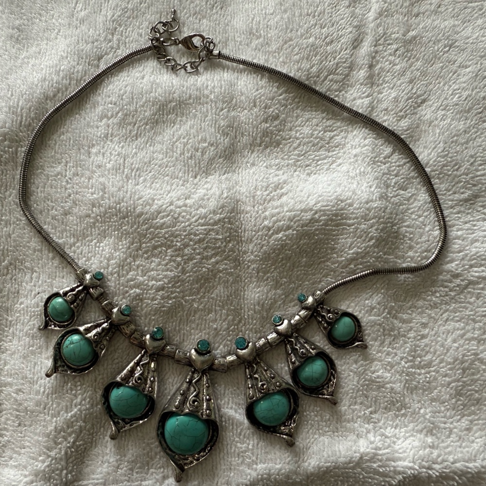 Women’s Turquoise & Silver Costume Jewelry Necklace adjustable